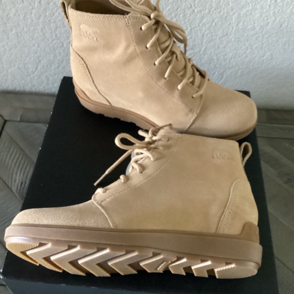 SOREL Women's Evie II Lace-Up Hidden Wedge Boots, size 8 - Picture 7 of 9